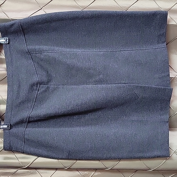 EUC- Lot of Ellen Tracy Ponte Stretch Knit Pull on Pencil Skirts - Picture 9 of 10